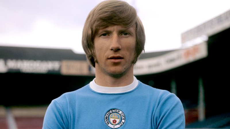 tien-ve-doi-hinh-manh-nhat-lich-su-man-city-colin-bell