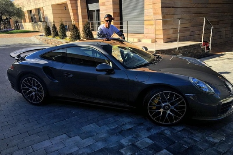 cristiano-ronaldo-sam-sieu-xe-porsche-911-turbo-s