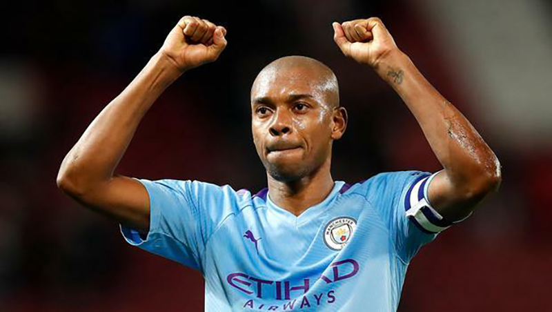 tien-ve-doi-hinh-manh-nhat-lich-su-man-city-fernandinho