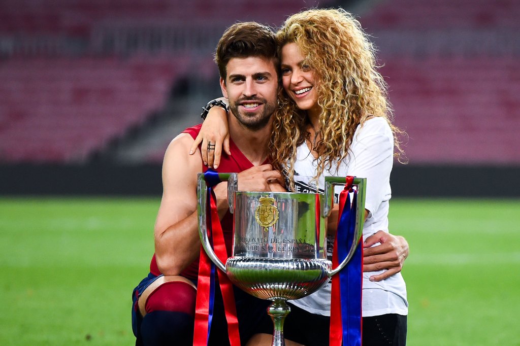 Trung vệ Gerard Pique và bạn gái Shakira.